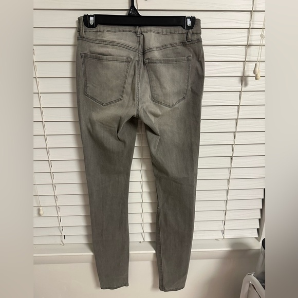 Refuge Jeans Women’s Gray Jeans - Picture 4 of 5